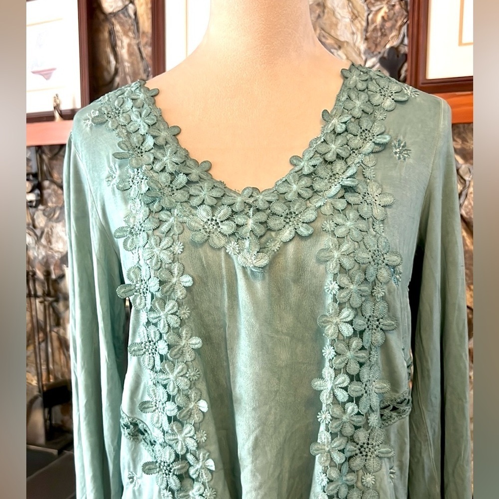POL, Grace Floral Embroidery Embellished Top, Soft,Relaxed, Green, EUC, Size XS - Picture 7 of 13